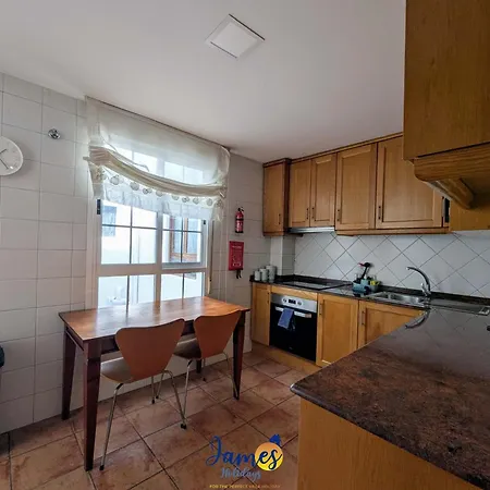 3Br Family Apt Near Beach Ac Tv17
