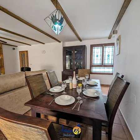 Traditional 3rd Floor Near To Tv17 Apartment